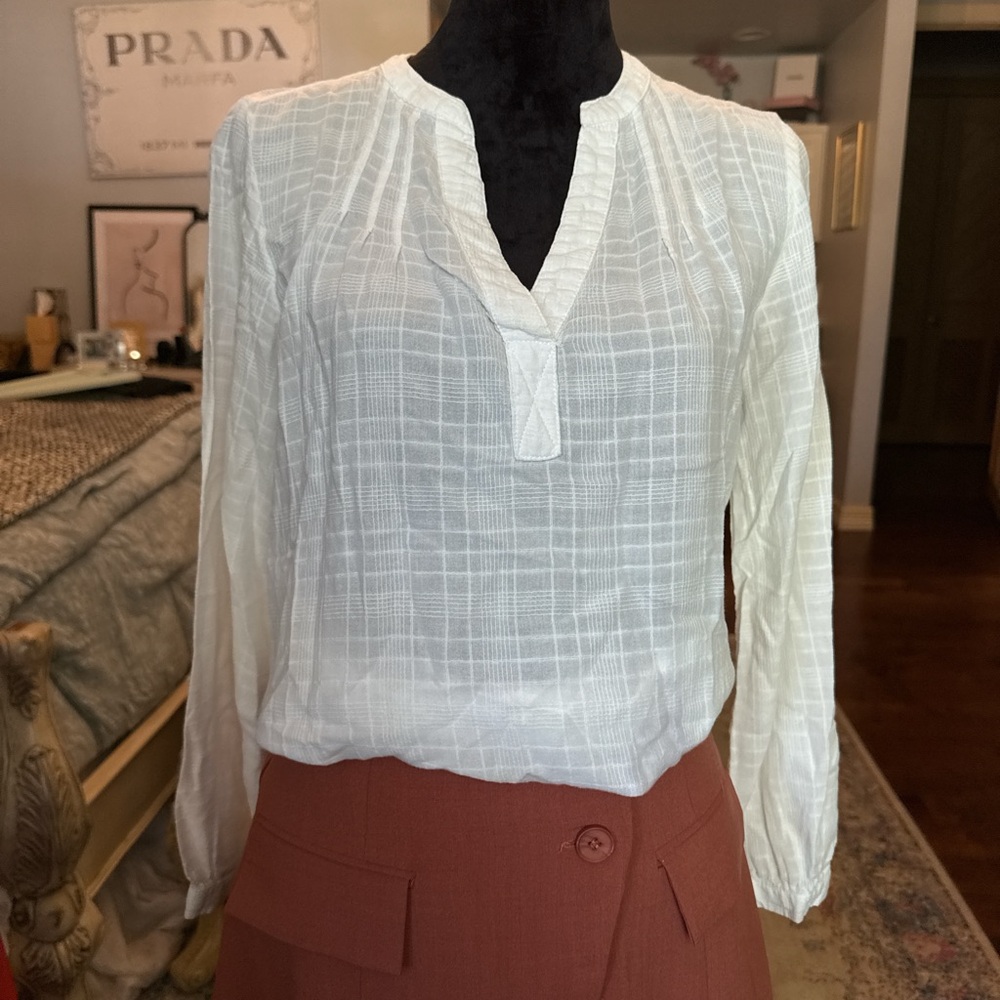 Old Navy Cream Textured V-Neck Peasant Blouse